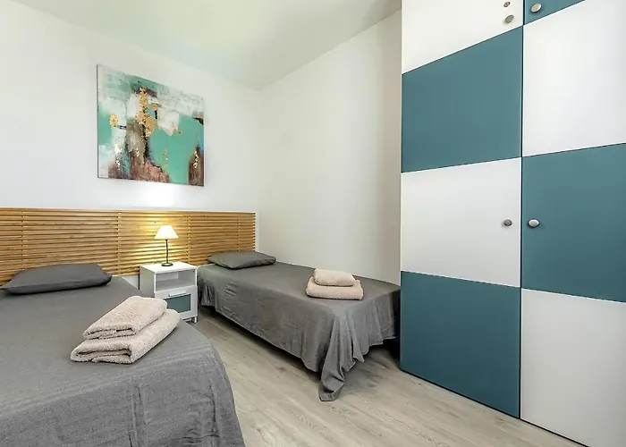Beautiful 2 Bedroom Vista Del Mar Apartment