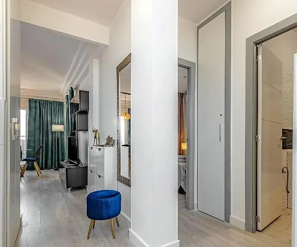 Beautiful 2 Bedroom Vista Del Mar *