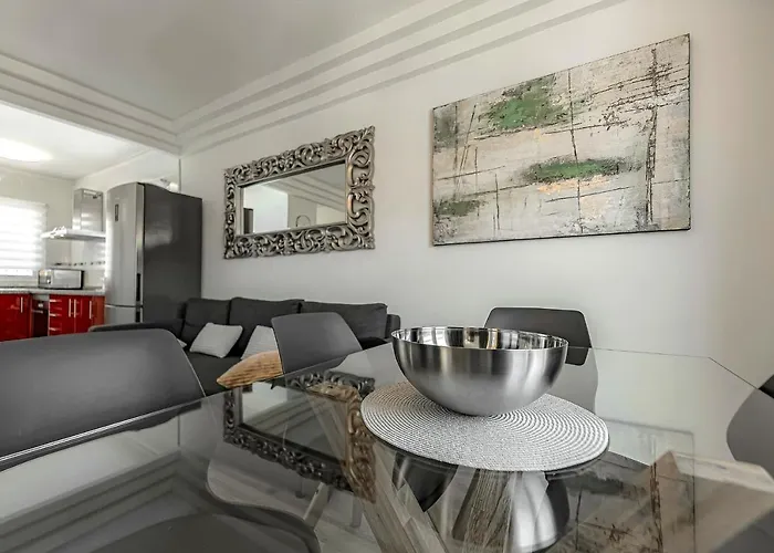 Beautiful 2 Bedroom Vista Del Mar